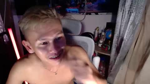 Snapshot of ralfhuge24 chatting on March 23, 4:38 am ralfhuge24 online show from March 23, 4:38 am