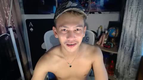 Snapshot of ralfhuge24 chatting on March 28, 4:01 am ralfhuge24 online show from March 28, 4:01 am