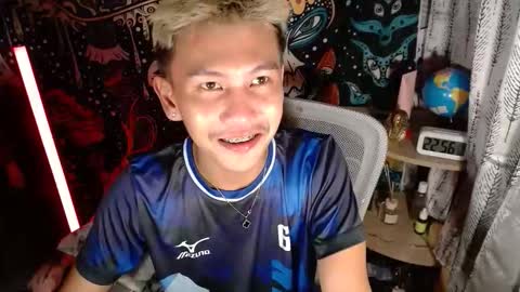 ralfhuge24 online show from May 11, 2:45 pm