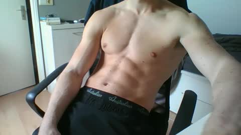 Snapshot of ramonjoosse2001 chatting on March 27, 12:16 pm ramonjoosse2001 online show from March 27, 12:16 pm