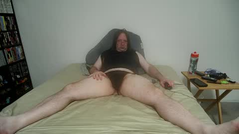 Snapshot of rando1235 chatting on April 7, 4:35 am rando1235 online show from April 7, 4:35 am