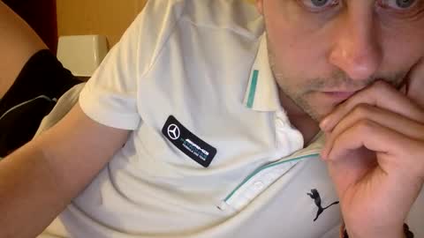 Snapshot of randobad12 chatting on December 14, 8:46 pm randobad12 online show from December 14, 8:46 pm