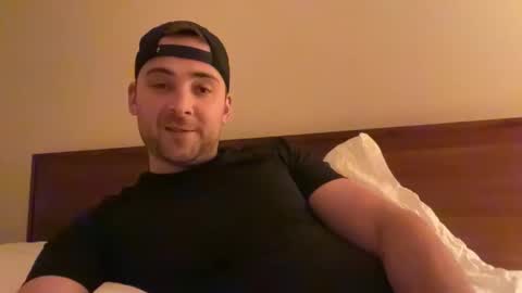 Snapshot of randomdude5950 chatting on March 23, 1:42 am randomdude5950 online show from March 23, 1:42 am