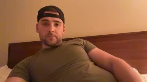 Snapshot of randomdude5950 chatting on March 25, 2:50 am randomdude5950 online show from March 25, 2:50 am