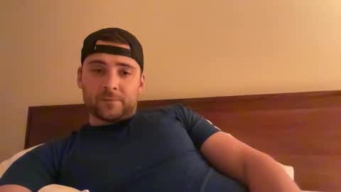 Snapshot of randomdude5950 chatting on March 27, 2:06 am randomdude5950 online show from March 27, 2:06 am