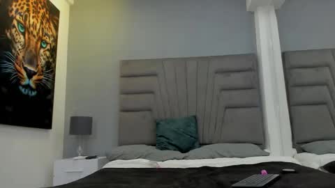 Raphael Nyon online show from February 5, 3:33 am