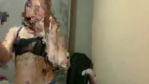 Snapshot of raquel2411 chatting on February 25, 2:10 am raquel2411 online show from February 25, 2:10 am