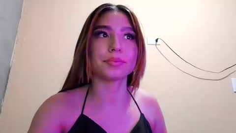 Snapshot of raquel2411 chatting on March 10, 3:00 am raquel2411 online show from March 10, 3:00 am