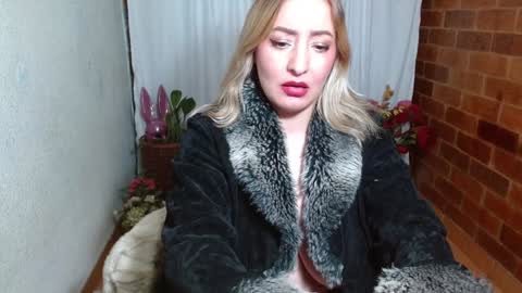Raquel online show from December 19, 10:42 pm