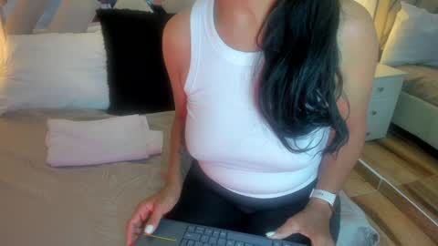Raquel Moore  online show from February 2, 5:04 pm