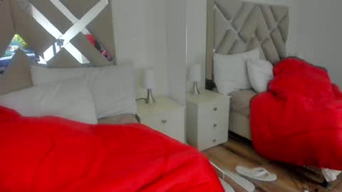 Raquel Moore  online show from February 4, 2:07 am