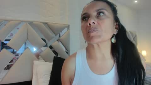 Raquel Moore  online show from February 9, 10:43 pm