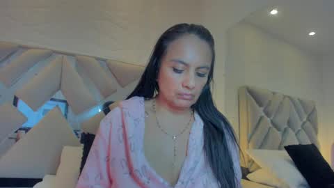 Raquel Moore  online show from March 12, 11:42 am