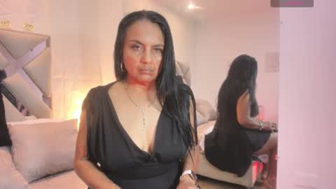 Snapshot of raquel_moore chatting on September 24, 12:19 pm Raquel Moore  online show from September 24, 12:19 pm