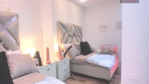 Snapshot of raquel_moore chatting on October 2, 12:01 pm Raquel Moore  online show from October 2, 12:01 pm