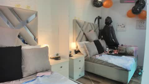 Snapshot of raquel_moore chatting on October 15, 12:16 pm Raquel Moore  online show from October 15, 12:16 pm