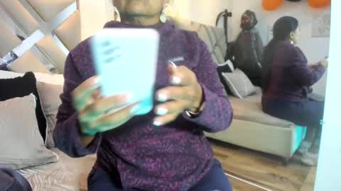 Snapshot of raquel_moore chatting on October 28, 11:36 am Raquel Moore  online show from October 28, 11:36 am