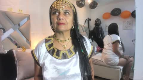 Snapshot of raquel_moore chatting on October 31, 12:06 pm Raquel Moore  online show from October 31, 12:06 pm