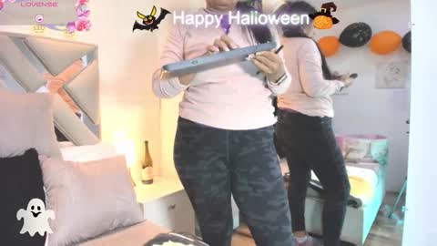 Snapshot of raquel_moore chatting on November 1, 10:28 am Raquel Moore  online show from November 1, 10:28 am