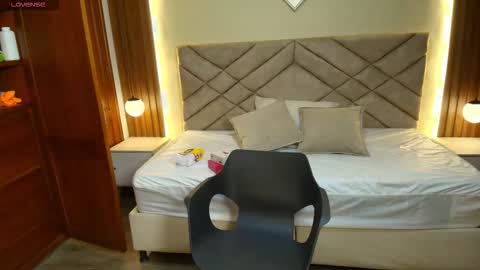 Raquel online show from February 6, 12:08 pm