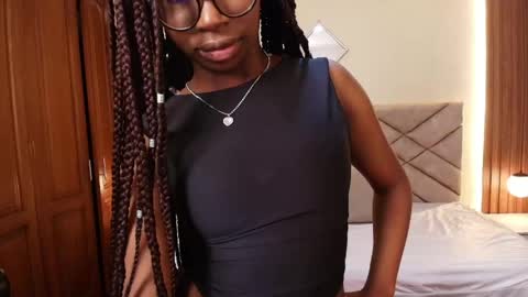 Raquel online show from March 24, 12:10 pm