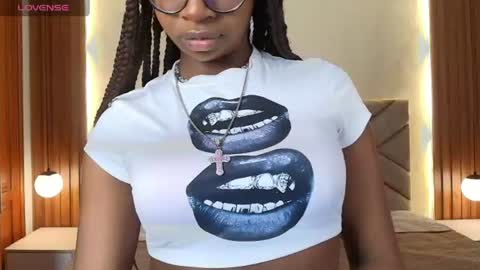 Snapshot of raqueljones_ chatting on June 15, 11:56 am Raquel online show from June 15, 11:56 am