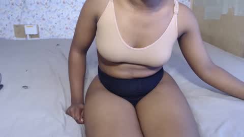 Snapshot of rarepetite chatting on December 15, 7:12 am rarepetite online show from December 15, 7:12 am