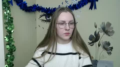 raspberry0101 online show from December 26, 1:43 pm