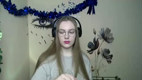 raspberry0101 online show from January 6, 7:56 pm