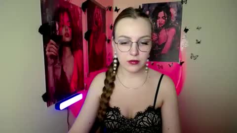 raspberry0101 online show from October 19, 7:03 pm