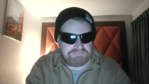 Snapshot of rathernotbeknown chatting on December 18, 12:44 pm rathernotbeknown online show from December 18, 12:44 pm