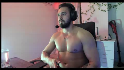 Snapshot of raulmaxel chatting on May 3, 10:27 pm RaulMaxel online show from May 3, 10:27 pm