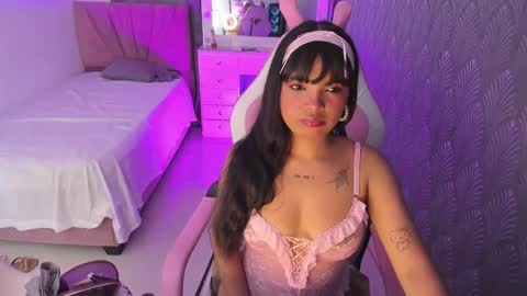 Snapshot of ravanne1 chatting on March 4, 12:55 pm Rave online show from March 4, 12:55 pm