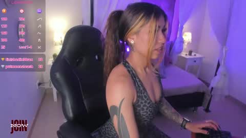 Snapshot of raven_dooll chatting on April 8, 8:53 pm Raven online show from April 8, 8:53 pm