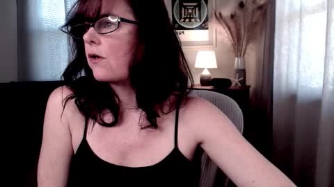 Snapshot of raven_feathers chatting on March 29, 2:28 pm Roxanneredlight59 online show from March 29, 2:28 pm