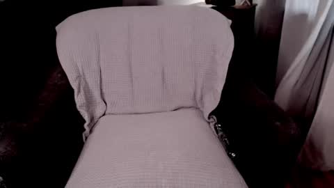 Snapshot of raven_feathers chatting on April 16, 11:07 pm Roxanneredlight59 online show from April 16, 11:07 pm