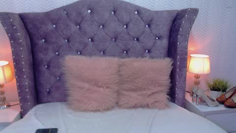 raven_love_ online show from September 19, 7:58 pm