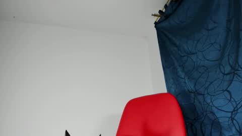 Snapshot of raven_rouge chatting on December 4, 10:13 am gata online show from December 4, 10:13 am