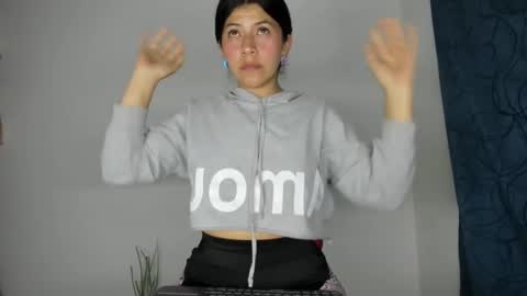 Snapshot of raven_rouge chatting on December 5, 5:48 am gata online show from December 5, 5:48 am