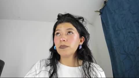 Snapshot of raven_rouge chatting on January 3, 12:00 am gata online show from January 3, 12:00 am