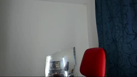 Snapshot of raven_rouge chatting on January 7, 4:18 am gata online show from January 7, 4:18 am