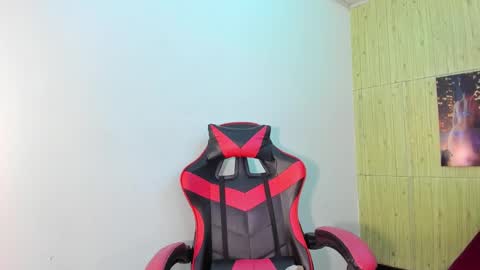 Snapshot of raven_rouge chatting on October 5, 4:44 am gata online show from October 5, 4:44 am