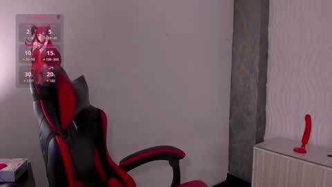Snapshot of raven_rouge chatting on August 5, 12:30 pm gata online show from August 5, 12:30 pm