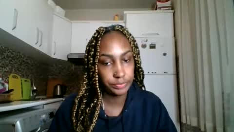 ravenbby online show from May 11, 8:28 pm
