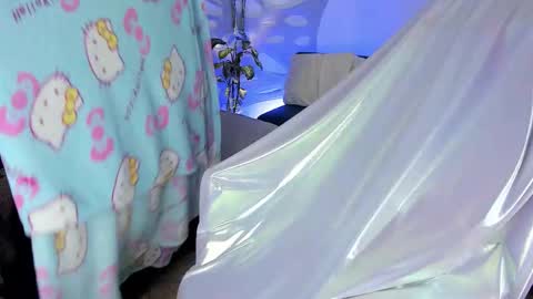 Snapshot of ravencollen chatting on October 17, 8:33 pm ravencollen online show from October 17, 8:33 pm