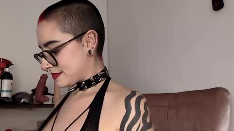 ravendarkness_ online show from February 18, 9:31 pm