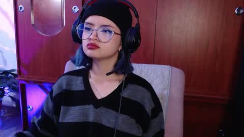 Snapshot of raventh_ chatting on February 17, 9:39 am raventh_ online show from February 17, 9:39 am