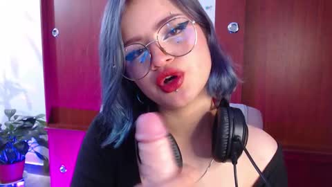 Snapshot of raventh_ chatting on February 19, 1:51 pm raventh_ online show from February 19, 1:51 pm