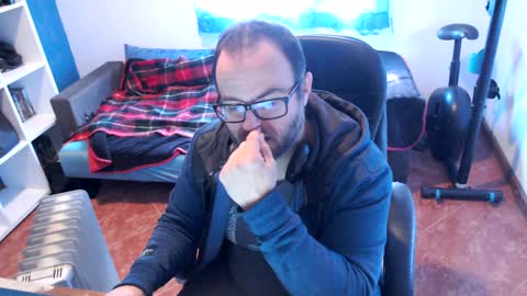 ravingr3d3 online show from February 6, 12:05 pm