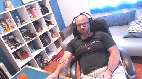 Snapshot of ravingr3d3 chatting on September 21, 1:35 pm ravingr3d3 online show from September 21, 1:35 pm